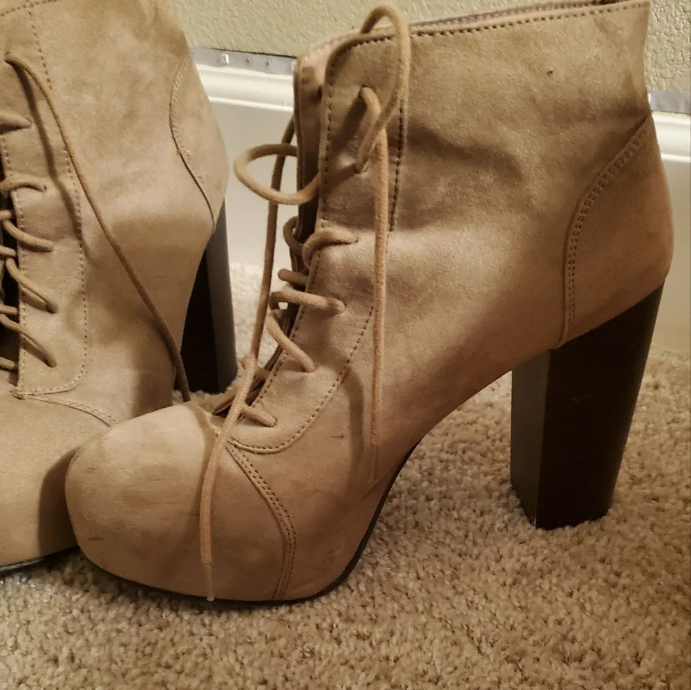 Heels - Picture 2 of 3